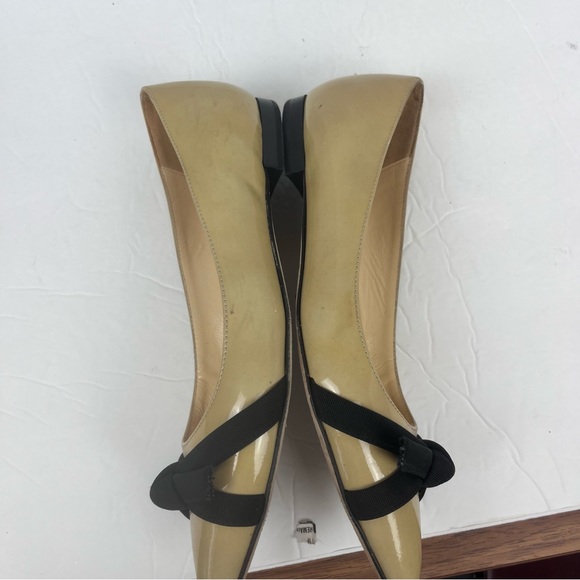 Kate Spade tan pointed toe flat w/black bow accents-Woman’s 6 - Picture 8 of 15